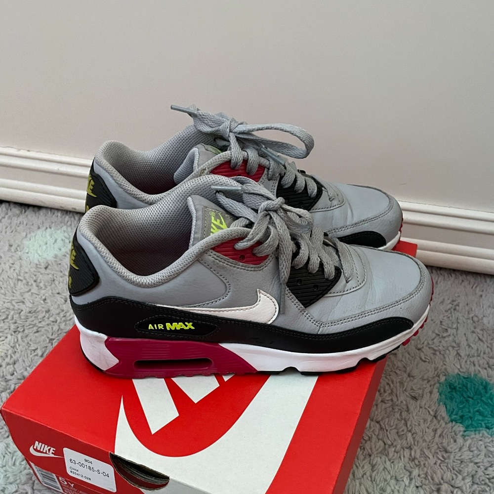 Nike AIR MAX 90 LTR size 5 y